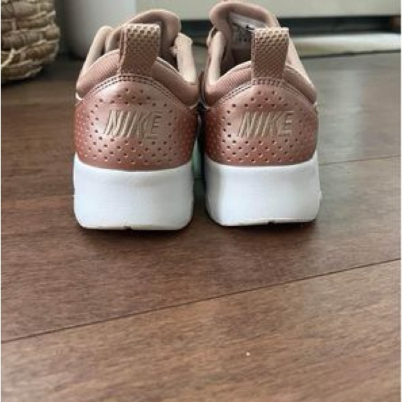 Women’s Limited Edition Rose Gold Nike Air Max Thea - Picture 6 of 8